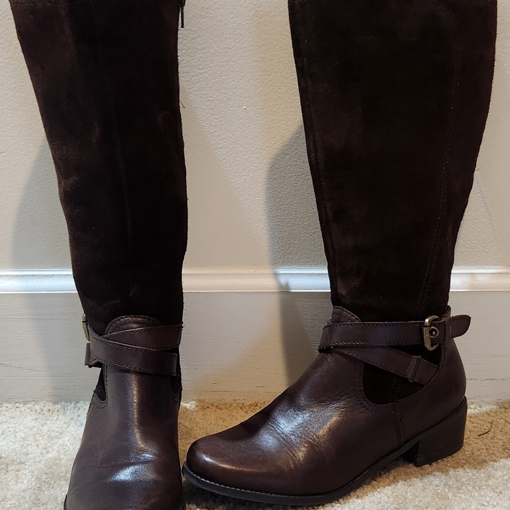 Sophisticated Brown Heeled Boots with Classic Design